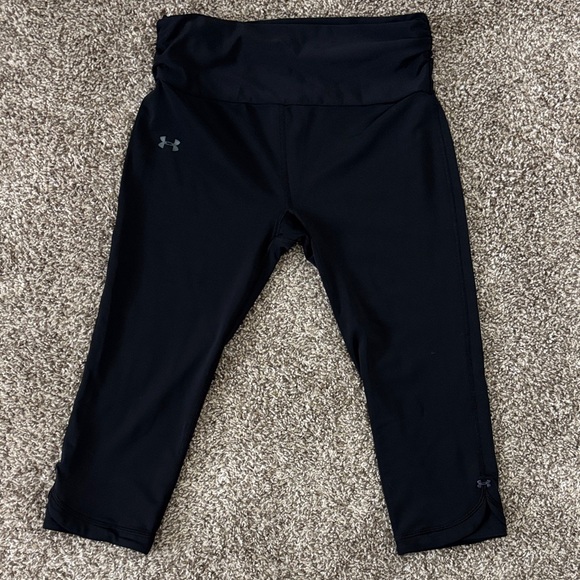 Under Armour HeatGear Women’s Black Cropped Capri Leggings Size M - Picture 1 of 4